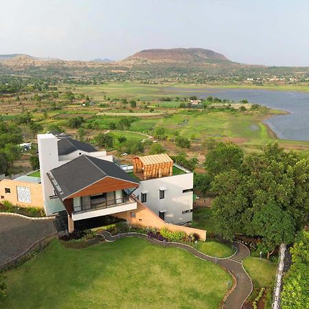 Pearl Lakeview Mansion By Stayvista - Lakeside Villa With Infinity Pool, Jacuzzi, In-House Theatre & Games Room Igatpuri Eksteriør bilde