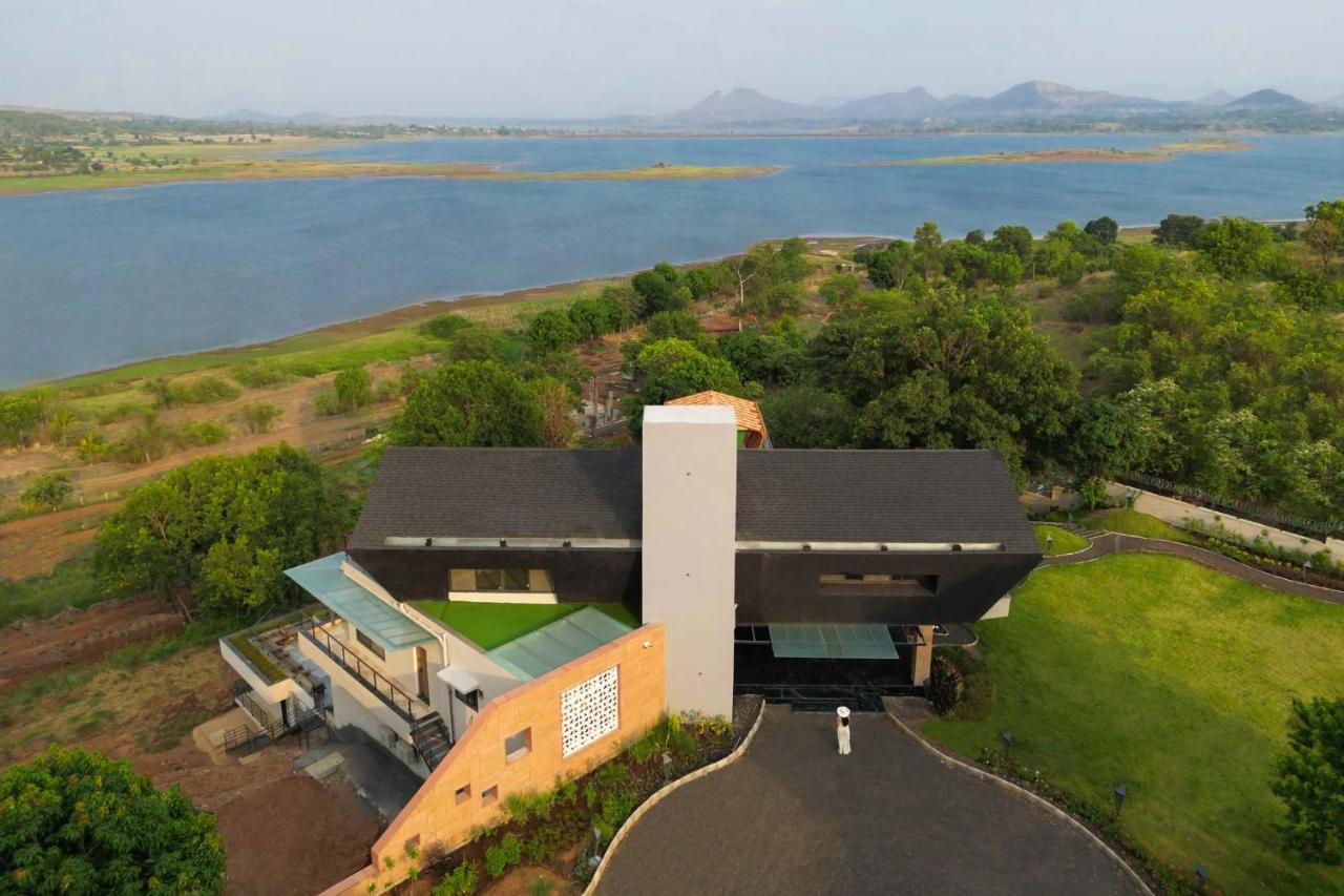 Pearl Lakeview Mansion By Stayvista - Lakeside Villa With Infinity Pool, Jacuzzi, In-House Theatre & Games Room Igatpuri Eksteriør bilde