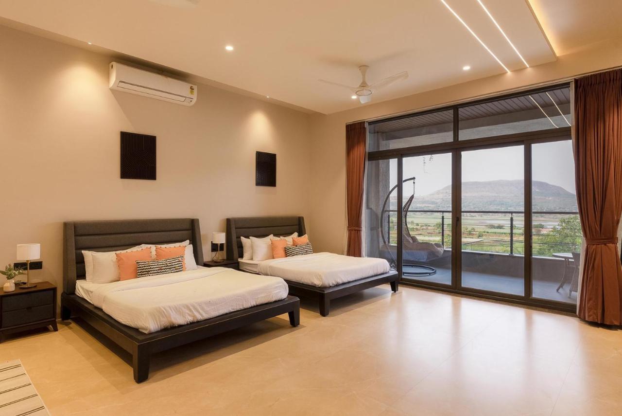 Pearl Lakeview Mansion By Stayvista - Lakeside Villa With Infinity Pool, Jacuzzi, In-House Theatre & Games Room Igatpuri Eksteriør bilde