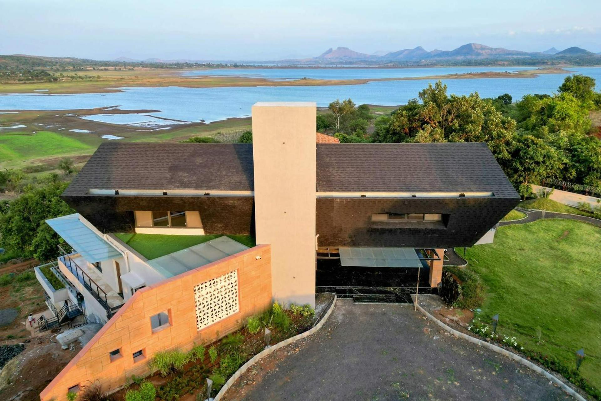 Pearl Lakeview Mansion By Stayvista - Lakeside Villa With Infinity Pool, Jacuzzi, In-House Theatre & Games Room Igatpuri Eksteriør bilde