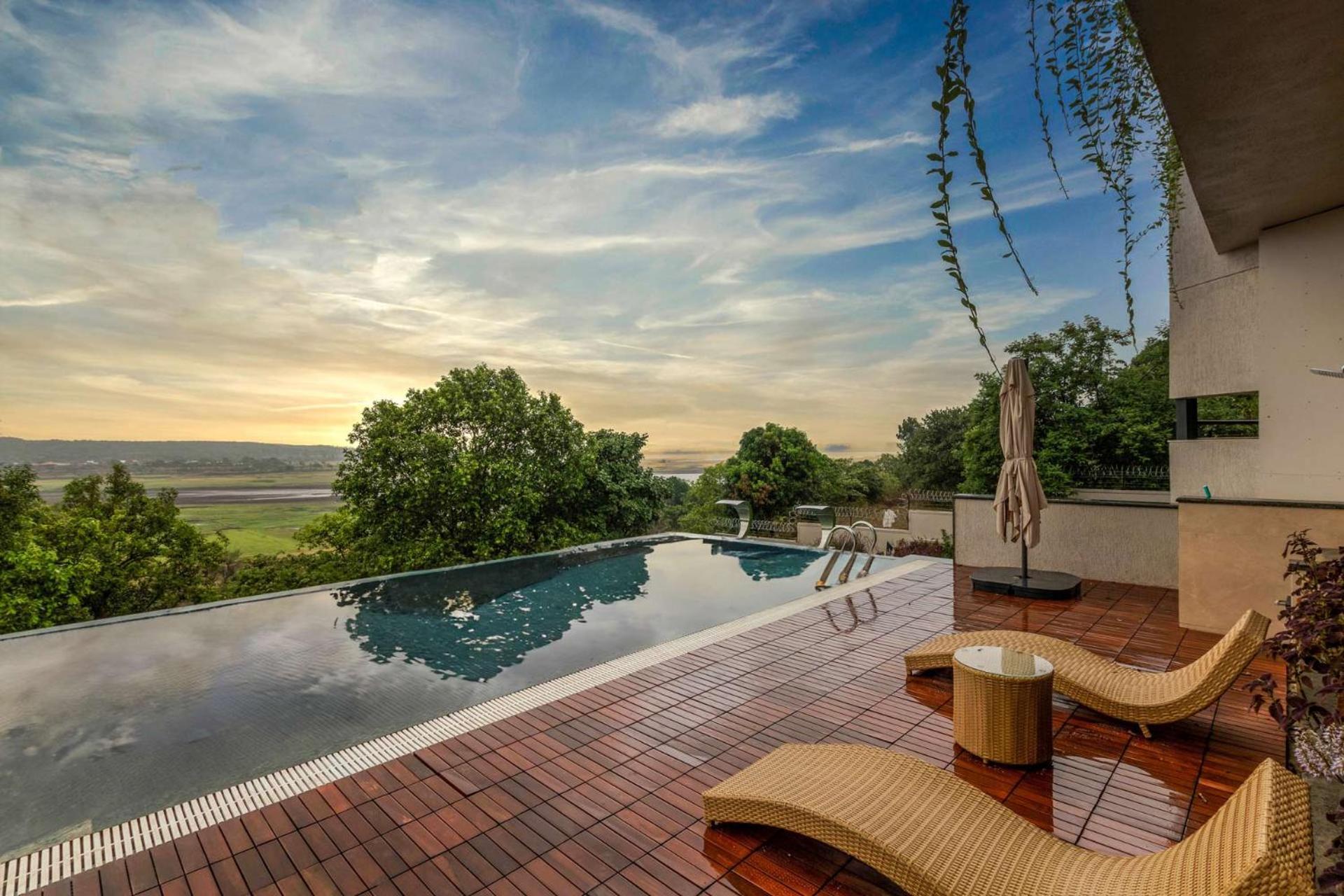 Pearl Lakeview Mansion By Stayvista - Lakeside Villa With Infinity Pool, Jacuzzi, In-House Theatre & Games Room Igatpuri Eksteriør bilde