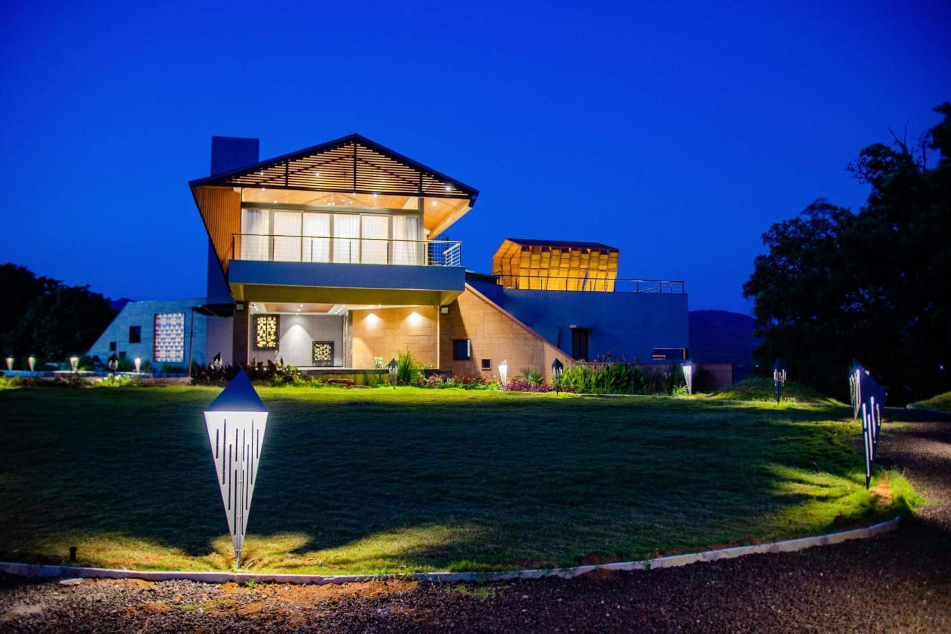 Pearl Lakeview Mansion By Stayvista - Lakeside Villa With Infinity Pool, Jacuzzi, In-House Theatre & Games Room Igatpuri Eksteriør bilde