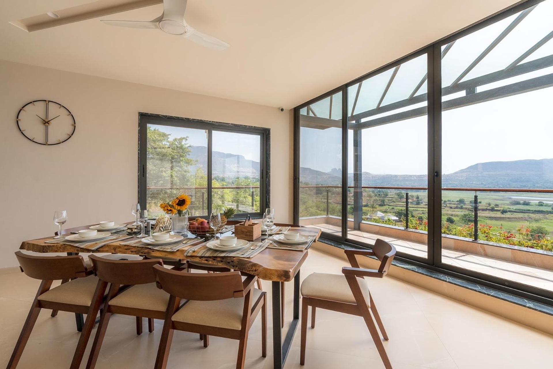 Pearl Lakeview Mansion By Stayvista - Lakeside Villa With Infinity Pool, Jacuzzi, In-House Theatre & Games Room Igatpuri Eksteriør bilde