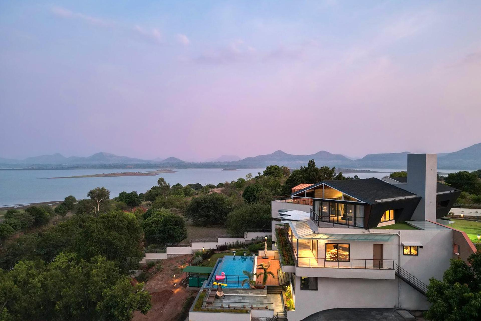 Pearl Lakeview Mansion By Stayvista - Lakeside Villa With Infinity Pool, Jacuzzi, In-House Theatre & Games Room Igatpuri Eksteriør bilde