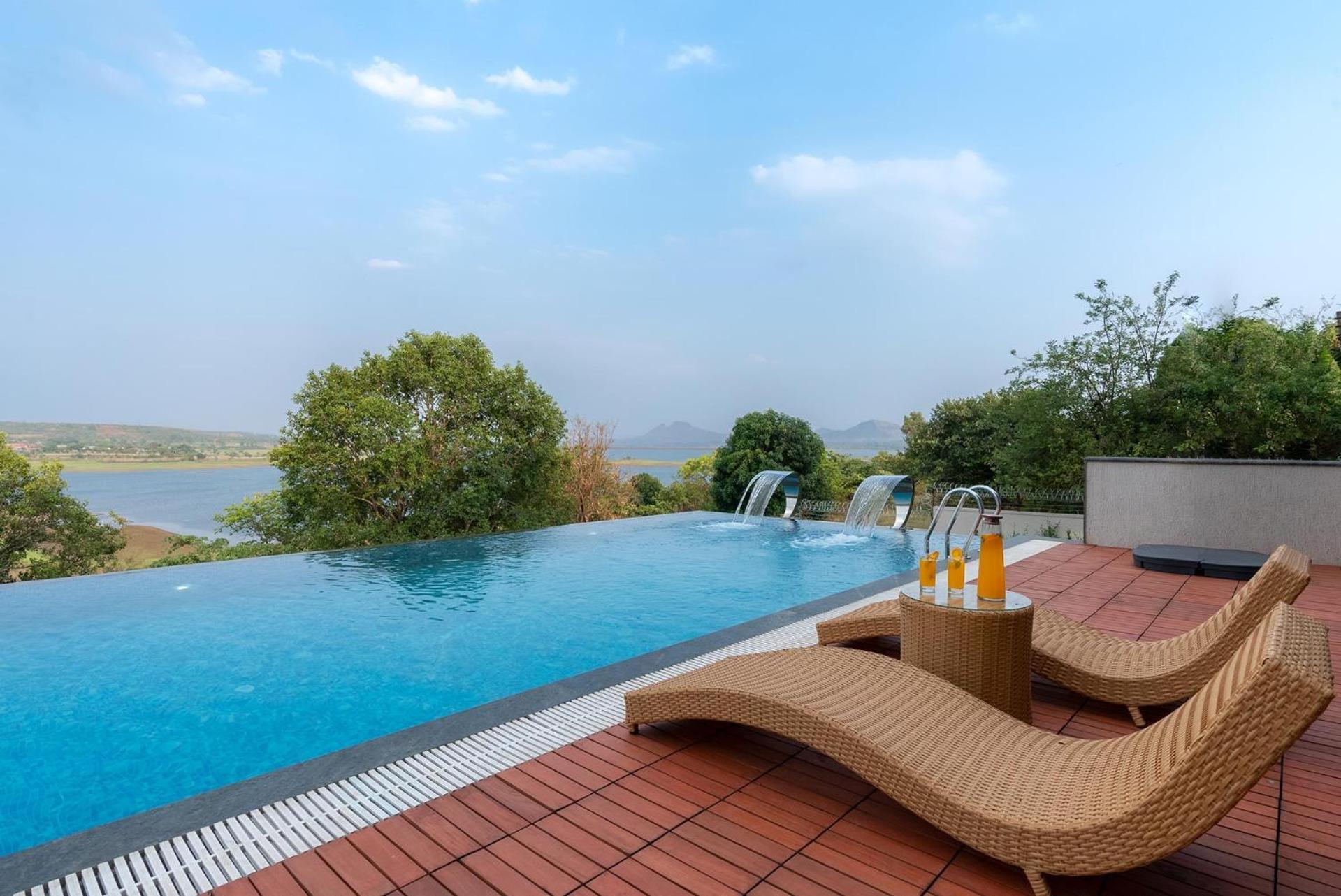 Pearl Lakeview Mansion By Stayvista - Lakeside Villa With Infinity Pool, Jacuzzi, In-House Theatre & Games Room Igatpuri Eksteriør bilde