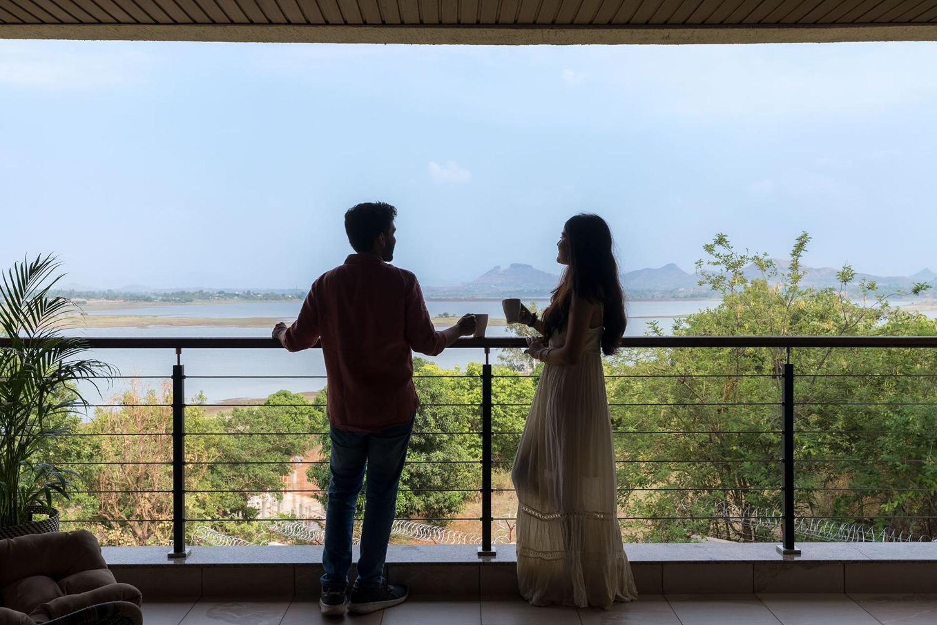 Pearl Lakeview Mansion By Stayvista - Lakeside Villa With Infinity Pool, Jacuzzi, In-House Theatre & Games Room Igatpuri Eksteriør bilde